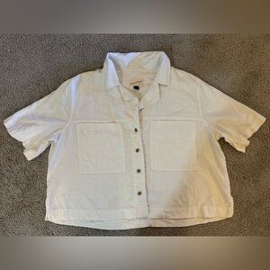 UNIVERAL THREAD white collared button up crop shirt